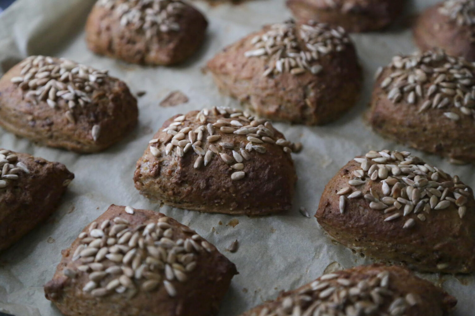 Brötchen Rezept Airfryer - KnusperWelt Brötchen Rezept Airfryer - KnusperWelt